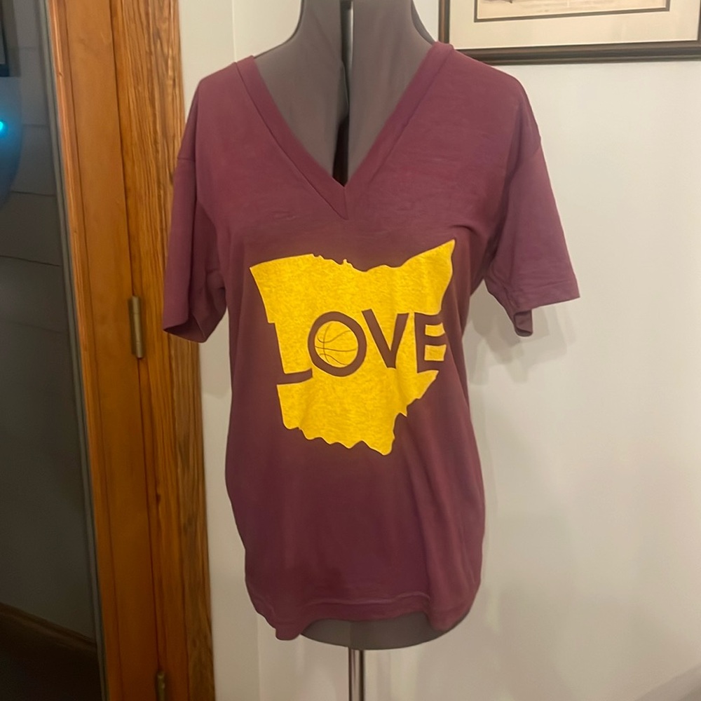 CLE Clothing Company I Love Ohio  Cleveland Cavaliers T-Shirt. Size M